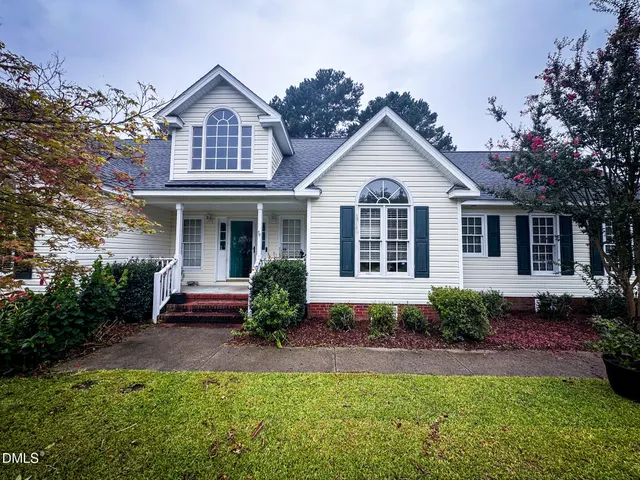 Popular Woodridge West Real Estate
