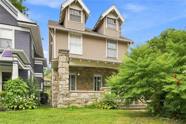 Popular Epperson Place Real Estate