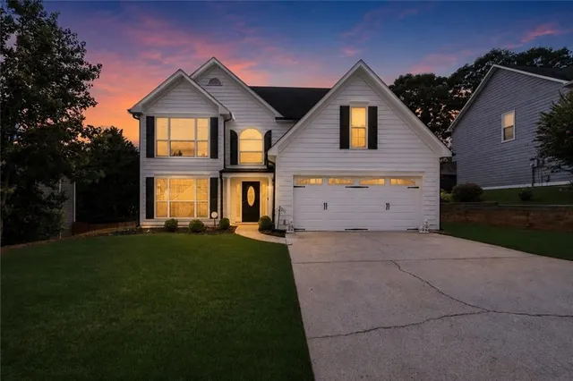Popular Suwanee Lakes Real Estate
