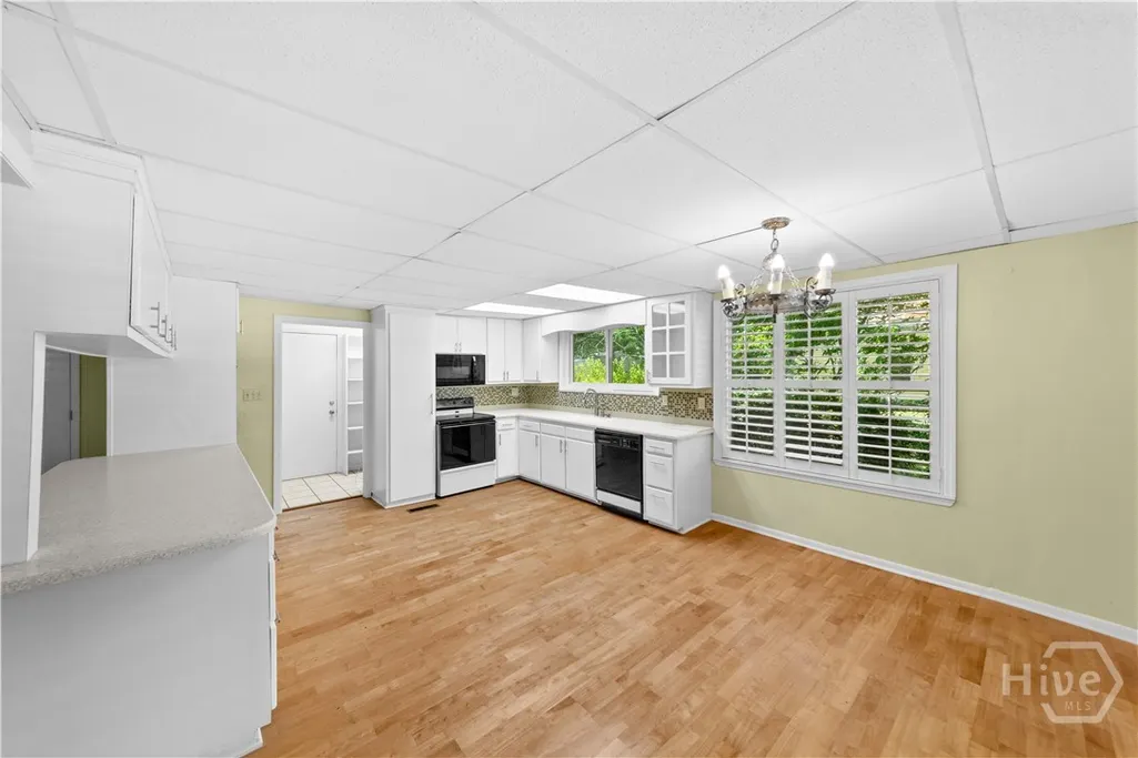 Listing Thumbnail Image 8