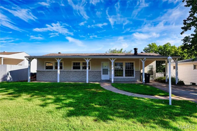 Popular Oak Crest 3 Real Estate