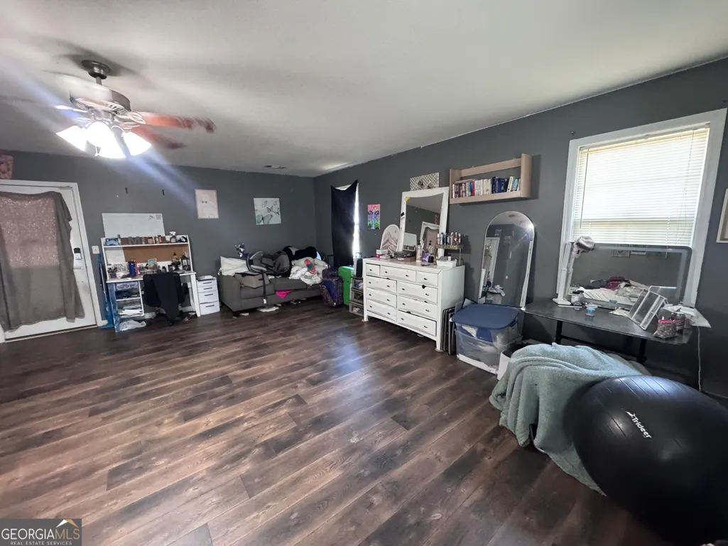 Listing Thumbnail Image 17