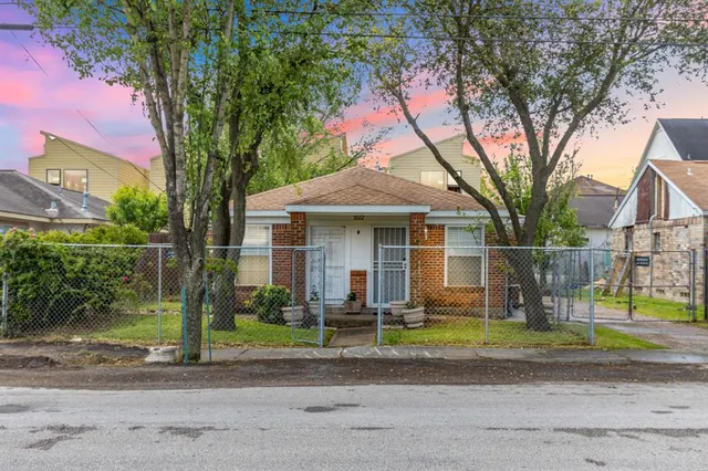 Popular Eastlawn Real Estate