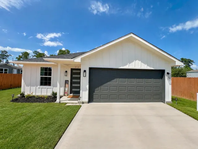 Popular Santa Fe, Real Estate
