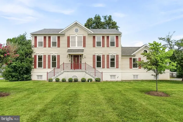Popular Seneca Chase Real Estate