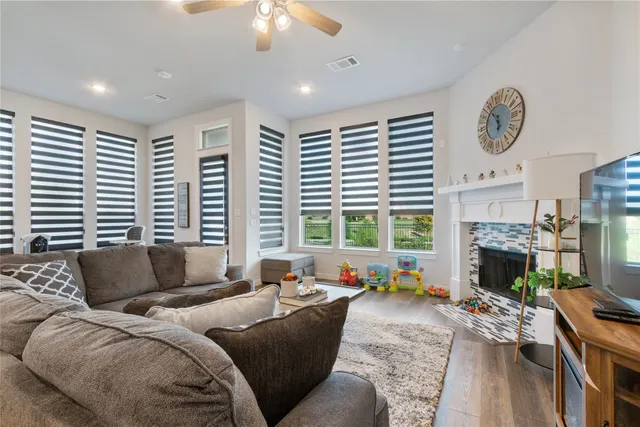 Popular Veranda Sec 30 Real Estate