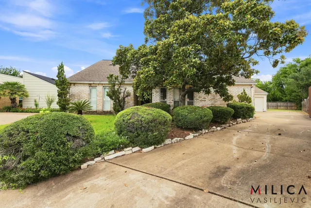 Popular Briar Hills Sec 3 Real Estate