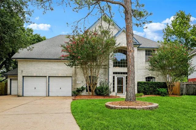 Popular Lakepointe Forest Real Estate