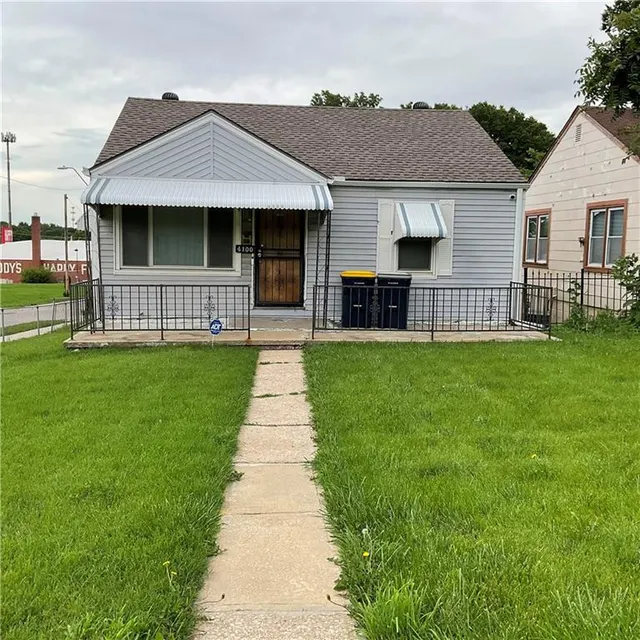 Popular Linwood Blvd Heights Real Estate