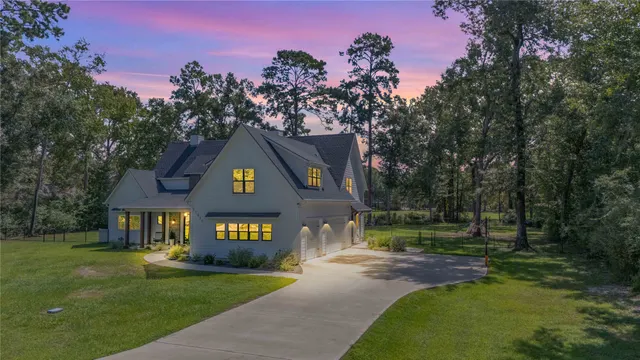 Popular Fairway Crossing Lake Real Estate