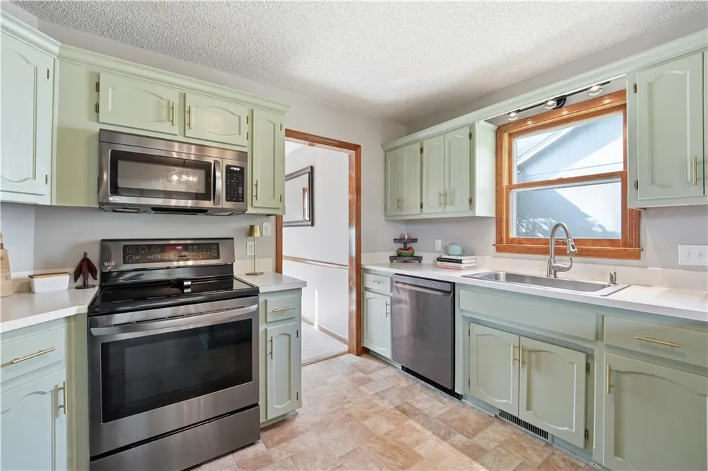 Listing Thumbnail Image 14