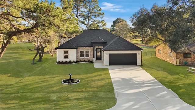 Popular Prairie View Courts Real Estate