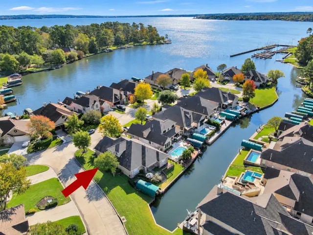 Expensive Hunters Landing Real Estate
