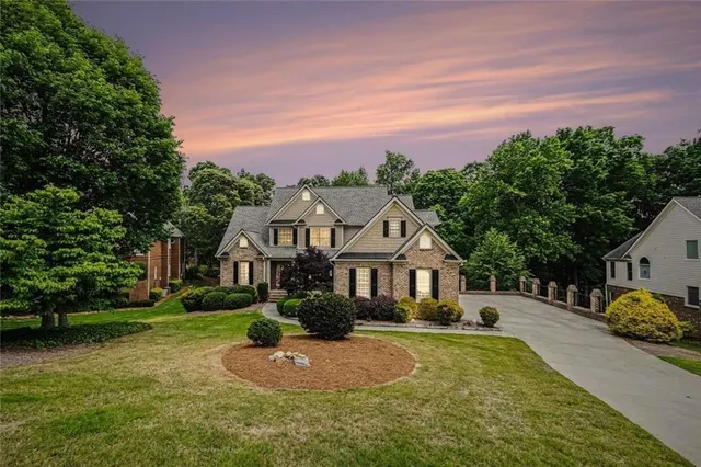 Popular Royal Lakes Real Estate