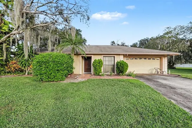 Cheap COUNTRY LAKES Real Estate
