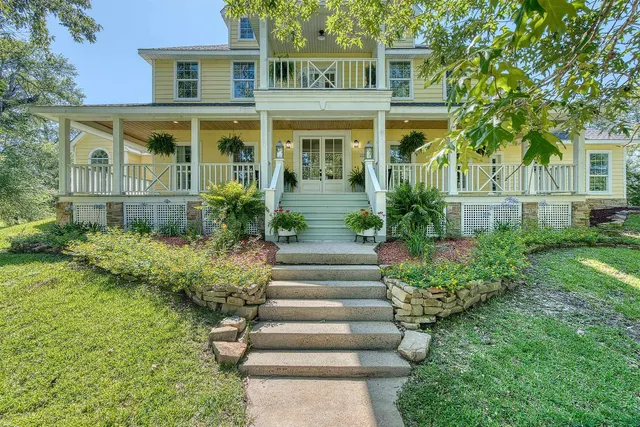 Popular Pinewood Real Estate