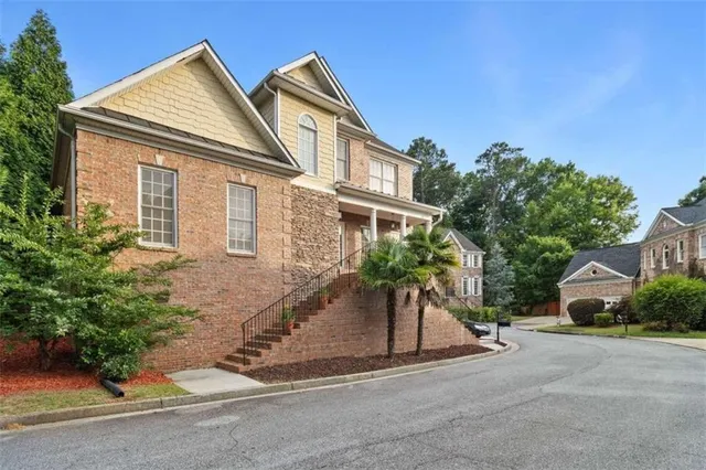 Popular Summit Glen Real Estate