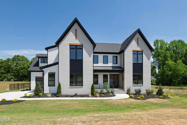 Popular Carriage Farm Real Estate