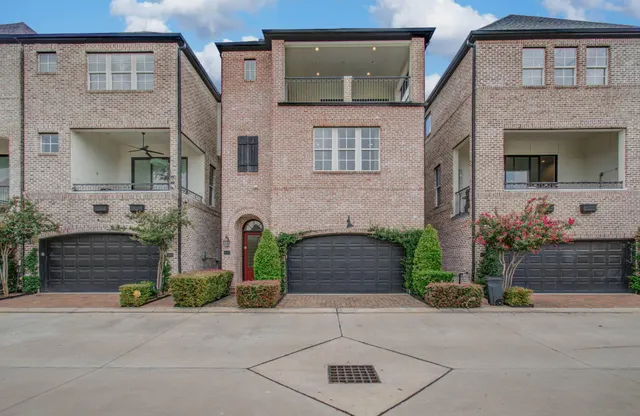Popular Cottage Grove Lake Real Estate