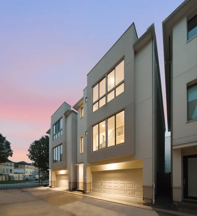 Popular Leeland Court Real Estate