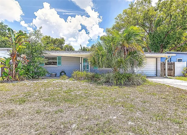 Popular LAKELAND GROVES SUB Real Estate