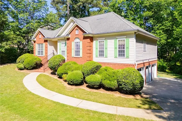 Popular Windsor Pond Real Estate