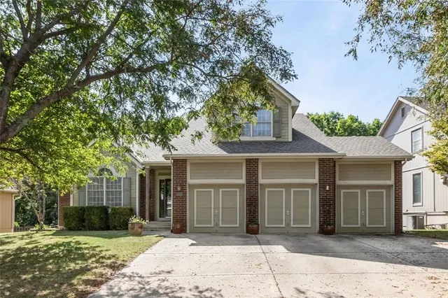 Popular Highland Oaks Real Estate