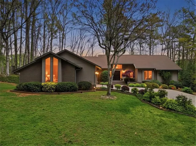 Expensive Stonehaven - Seneca Real Estate