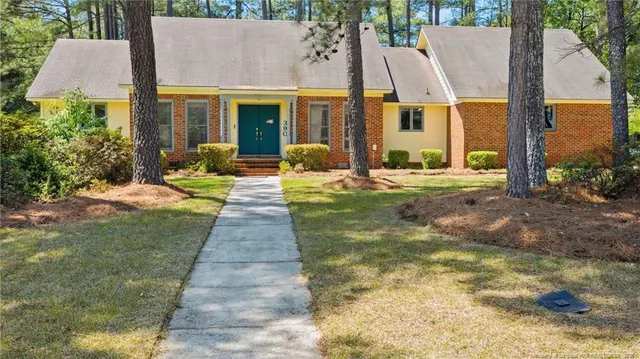 Popular Country Club North Real Estate