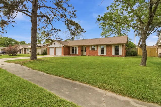 Popular Lynhurst 1 Real Estate