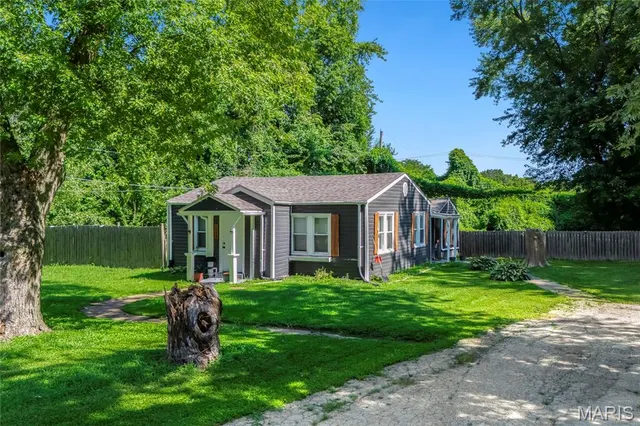 Popular Maple Court Real Estate