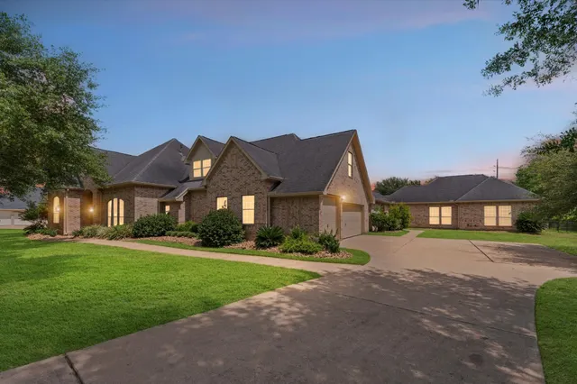 Popular Royal Lakes Estates Real Estate