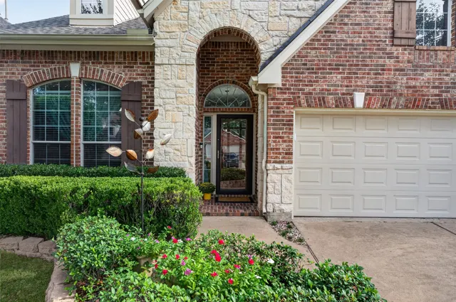 Popular Lakewood Crossing Real Estate