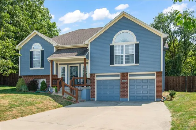 Popular DaLinda Estates Real Estate