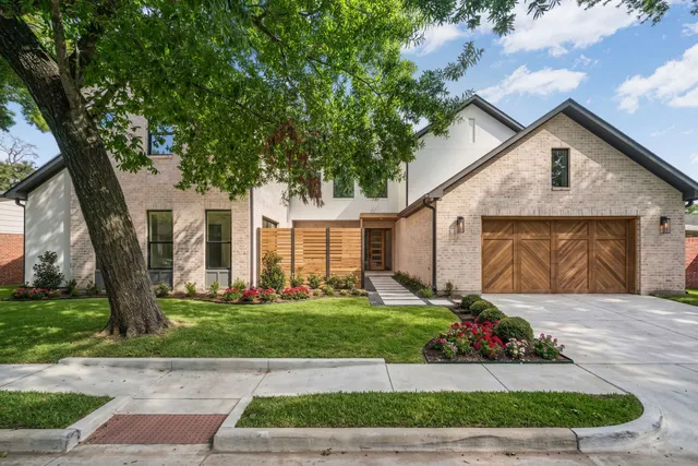 Popular Memorial Plaza Sec 02 Real Estate