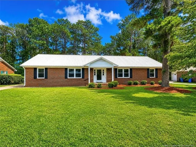 Popular Briarwood Hills Real Estate