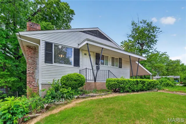 Popular Glasgow Village Unit 16 Real Estate
