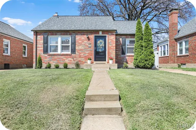 Popular St Louis Hills Real Estate