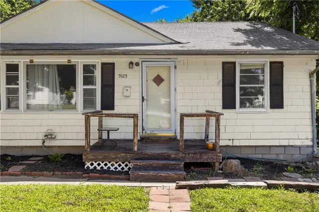 Popular Boone Hills  Real Estate