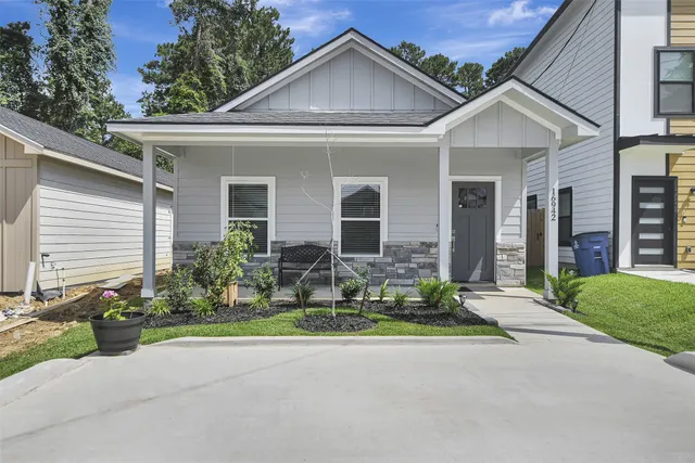 Popular Lake Conroe Village Real Estate