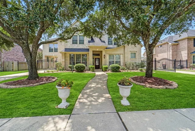 Popular Grand Lakes Ph Three Sec 8 Real Estate
