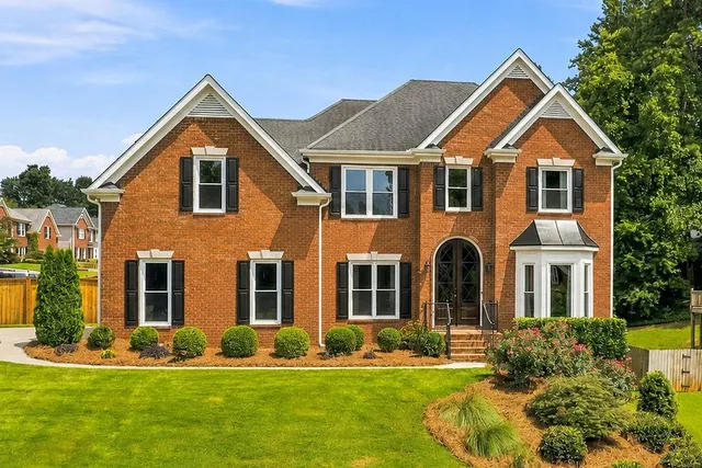 Popular Waterford Club Real Estate