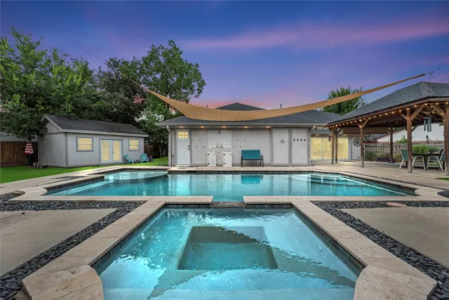 Popular Barrington Place Real Estate