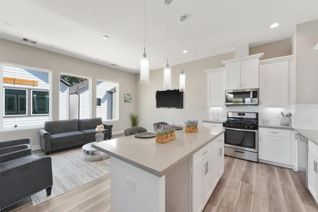 Popular Julia Street Lndg Real Estate