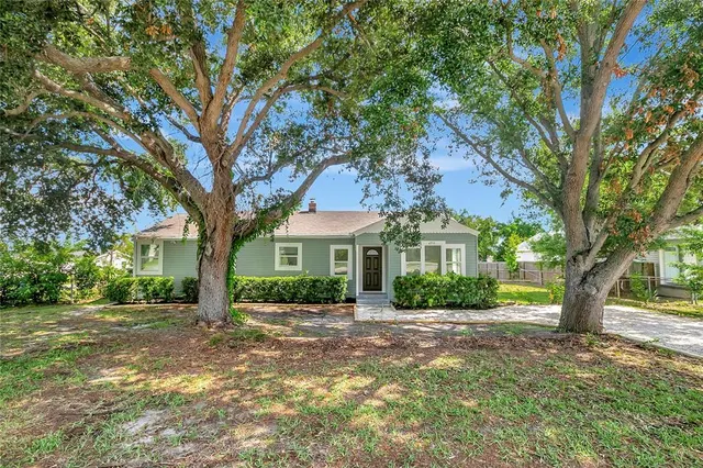 Popular HIGHLAND GROVES Real Estate