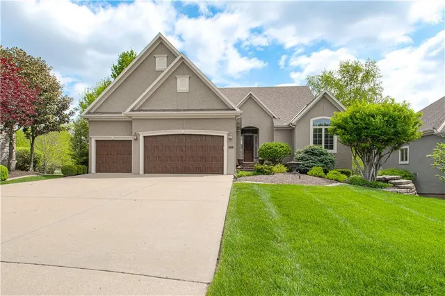 Popular Eagle Pointe Real Estate