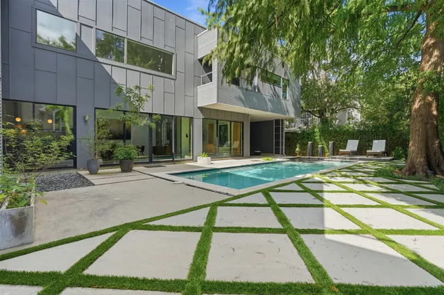 Popular Oak Court Real Estate