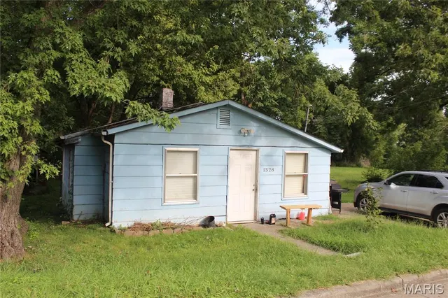 Popular Red Star Add Real Estate