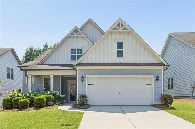Popular Avery Landing Real Estate