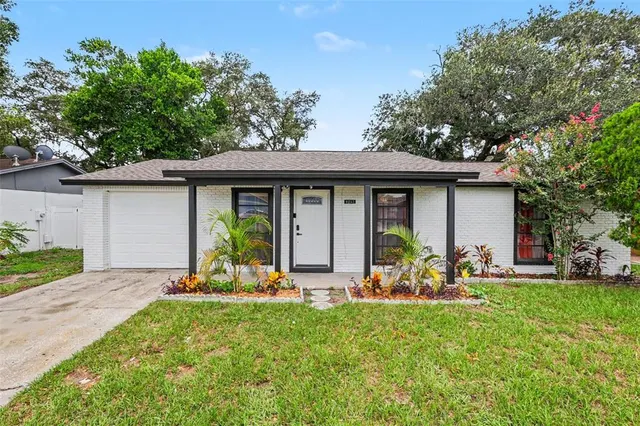 Popular TOWNN COUNTRY PARK UNIT 61 Real Estate